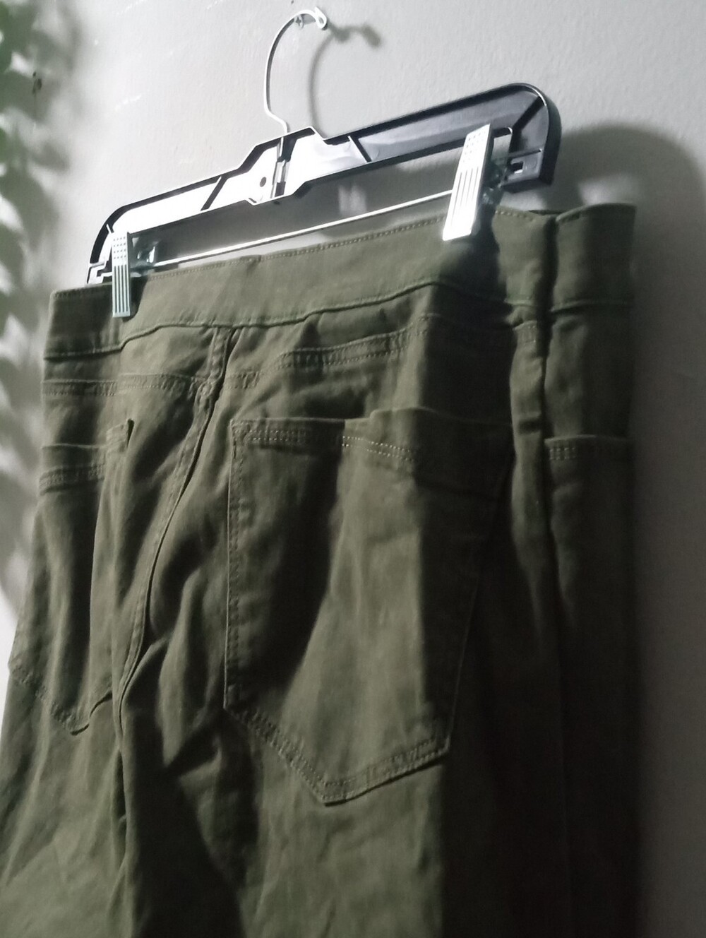 Express Olive Cropped Pants XL - Picture 5 of 5